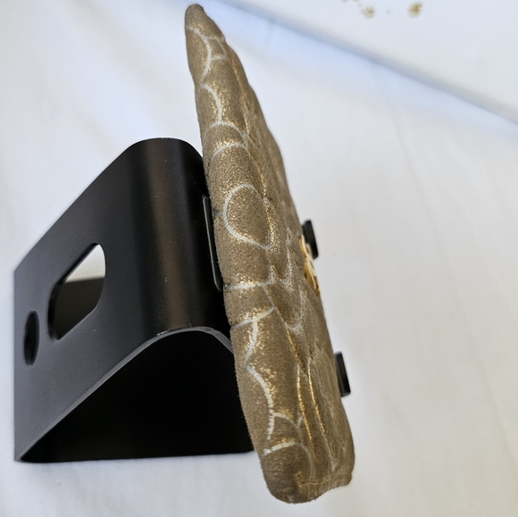 RARE EUC Chanel Suede Camelia Embossed Card Holder - Picture 7 of 13